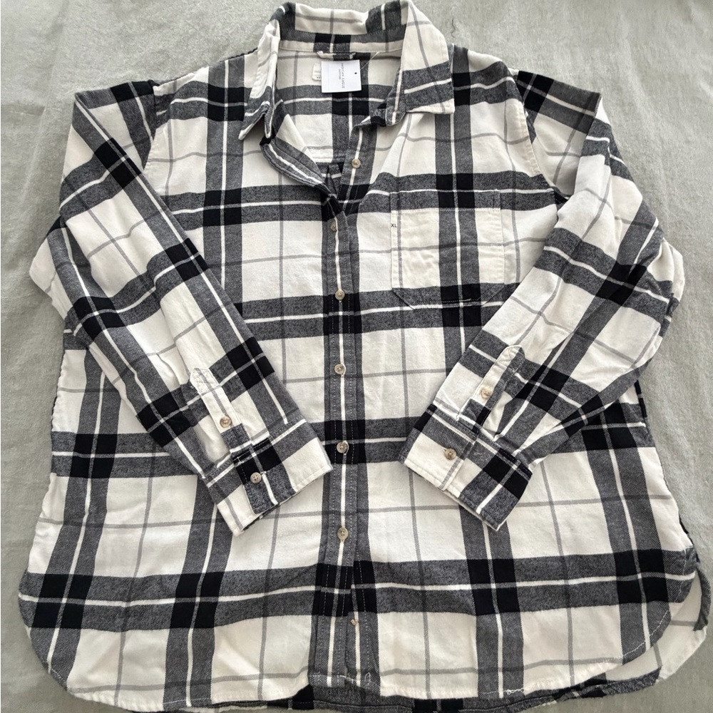 American Eagle Outfitters Black and White Plaid Flannel